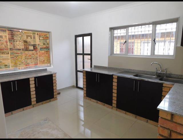3 BEDROOM HOUSE TO LET IN BAYVIEW